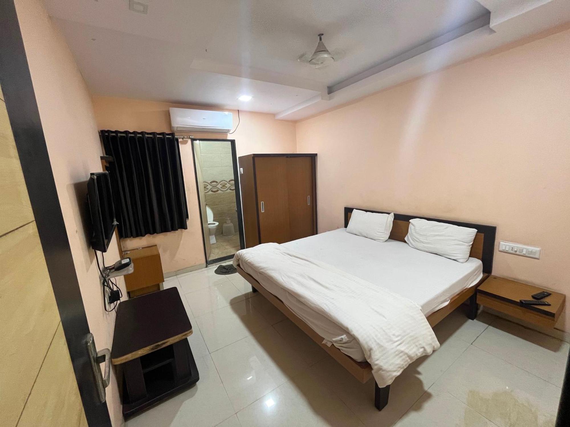 Oyo Hotel Rio Inn Ānand Екстериор снимка