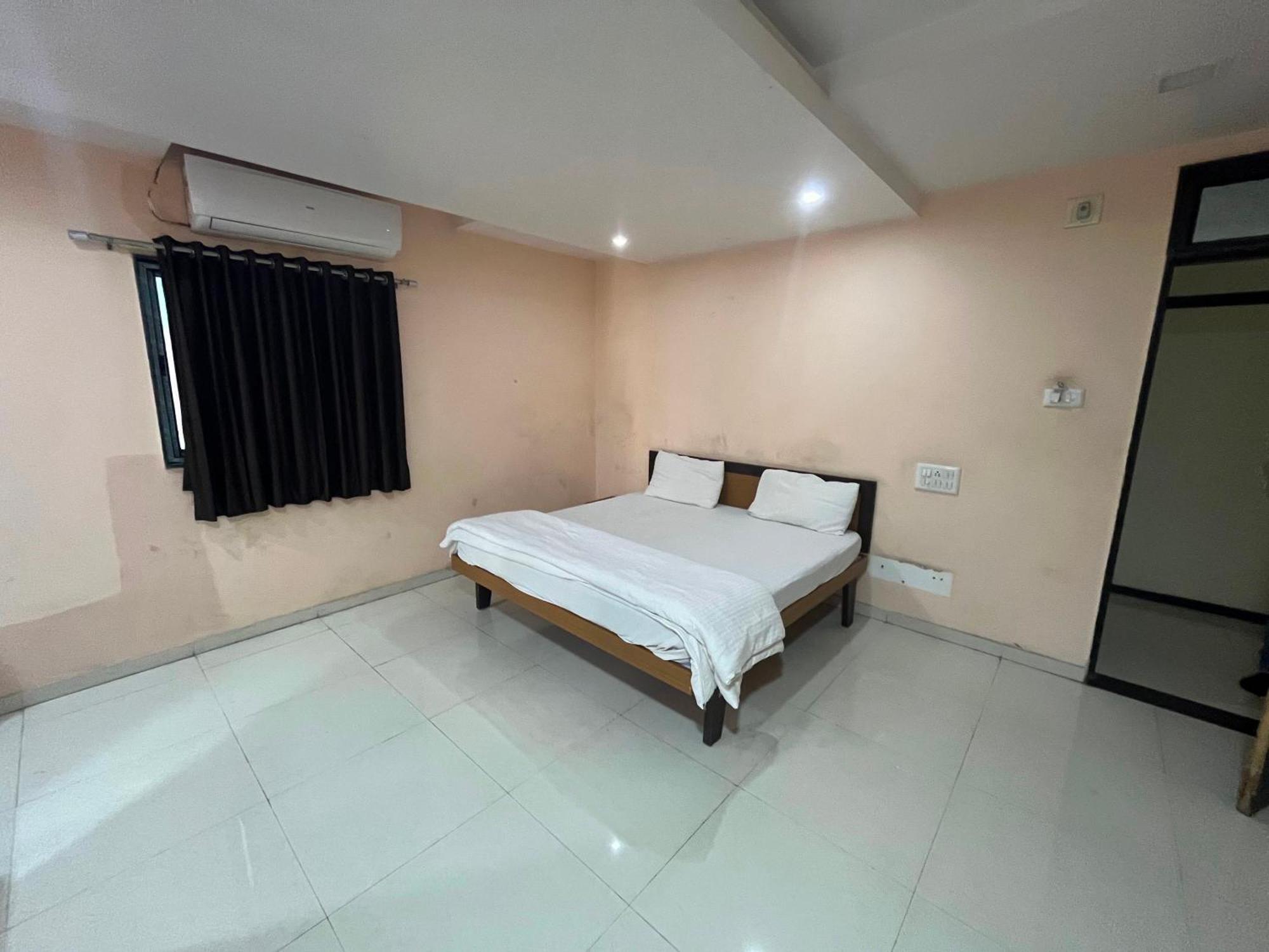Oyo Hotel Rio Inn Ānand Екстериор снимка