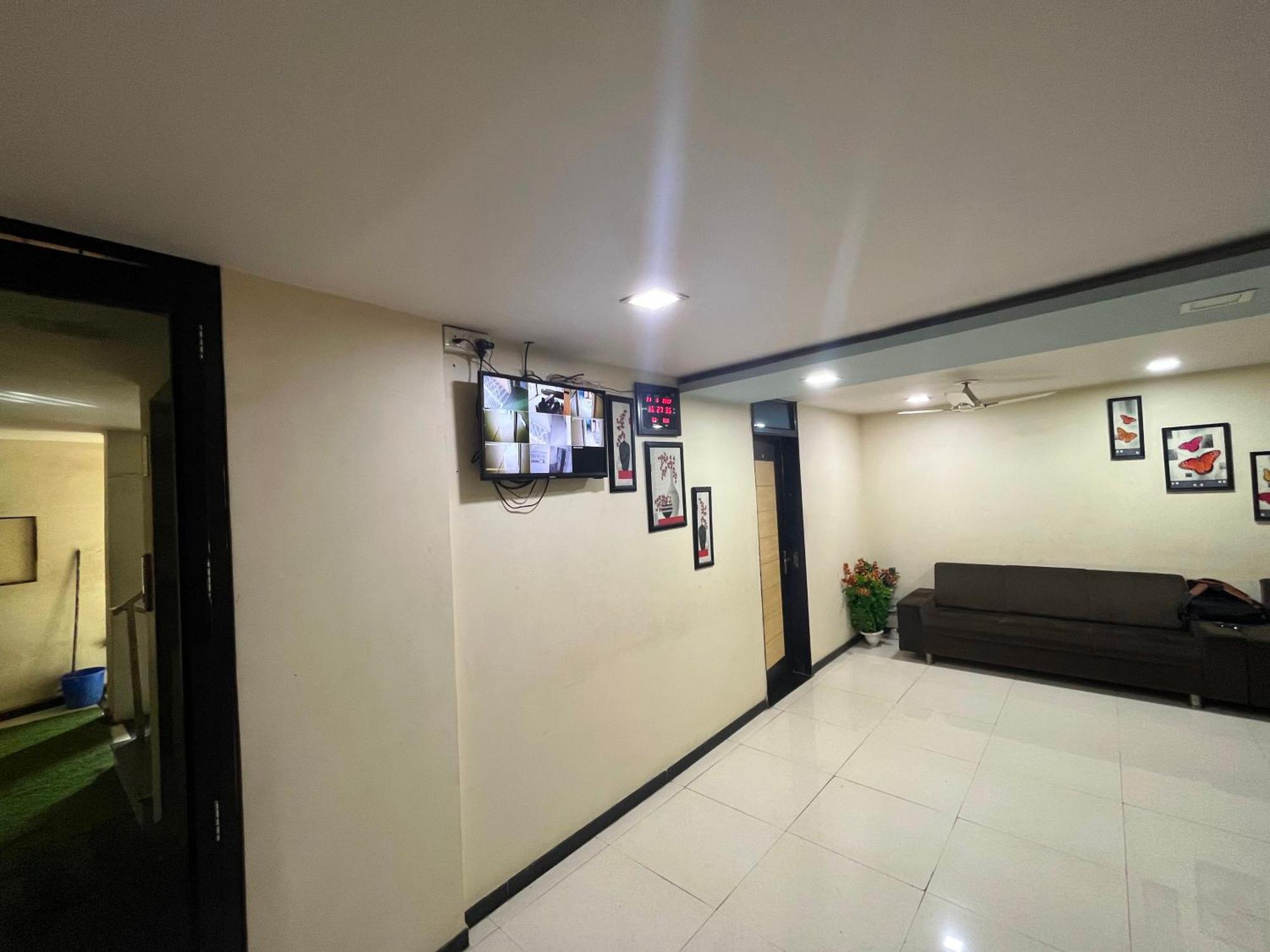 Oyo Hotel Rio Inn Ānand Екстериор снимка