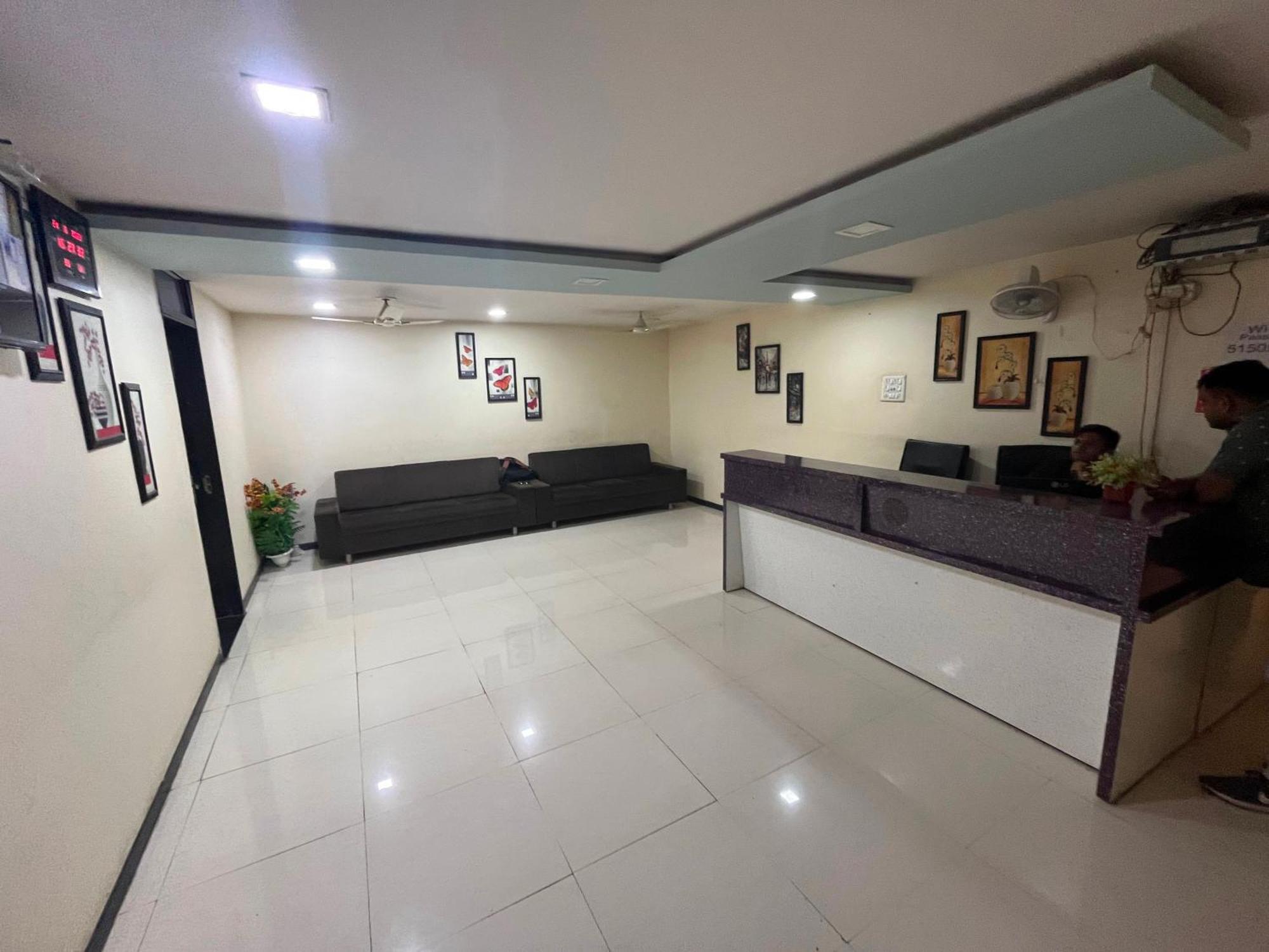 Oyo Hotel Rio Inn Ānand Екстериор снимка