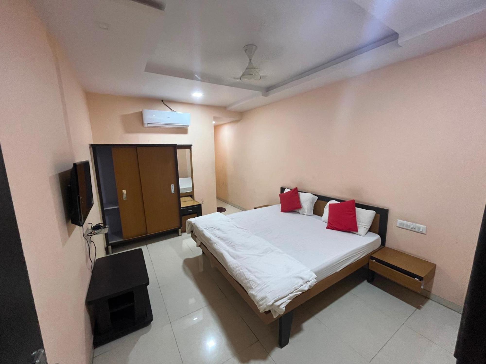 Oyo Hotel Rio Inn Ānand Екстериор снимка